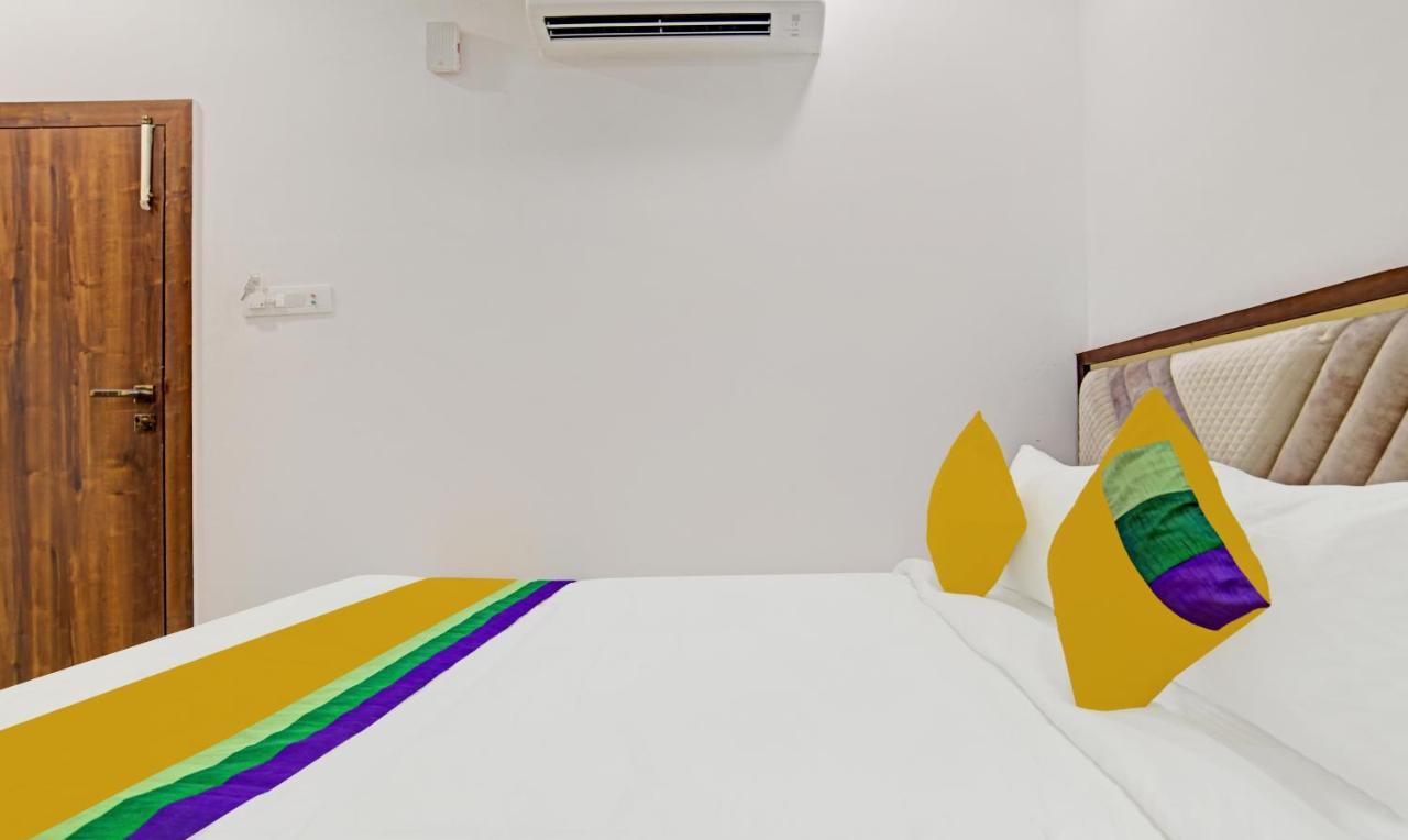 Itsy Hotels Phoenix Indore Exterior photo